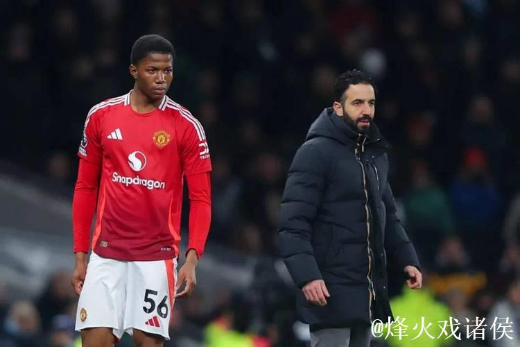 曼联内讧!阿莫林嘲讽青训球员水平不够 外租小将晒照回应 曼联内讧!阿莫林嘲讽青训球员水平不够 外租小将晒照回应