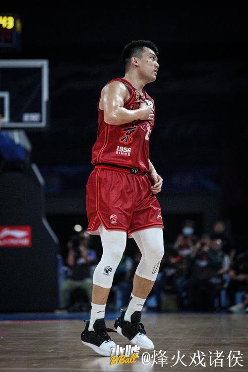 张才仁上篮再中,北京末节打出20-7高潮&领先至31分 张才仁上篮再中,北京末节打出20-7高潮&领先至31分
