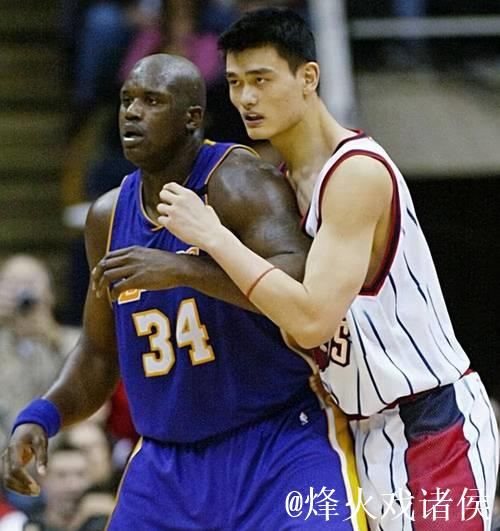 姚明谈奥尼尔：我跟他根本不是一个等级，能打个有来有回纯属我运气好