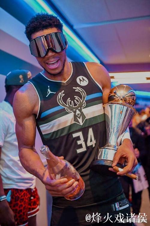 雄鹿完胜雷霆夺得NBA杯 字母哥三双加冕MVP 雄鹿完胜雷霆夺得NBA杯 字母哥三双加冕MVP